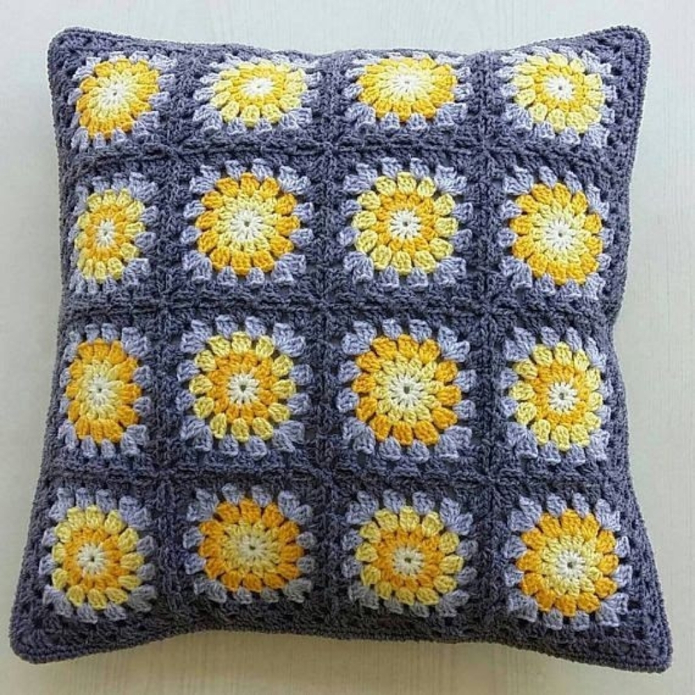 Accent pillows , yellow, red, blue, green or mix